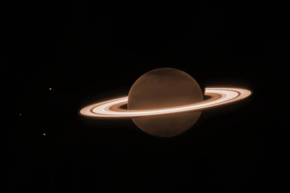 O planeta Saturno capturado pelas lentes de uma NIRCam.
