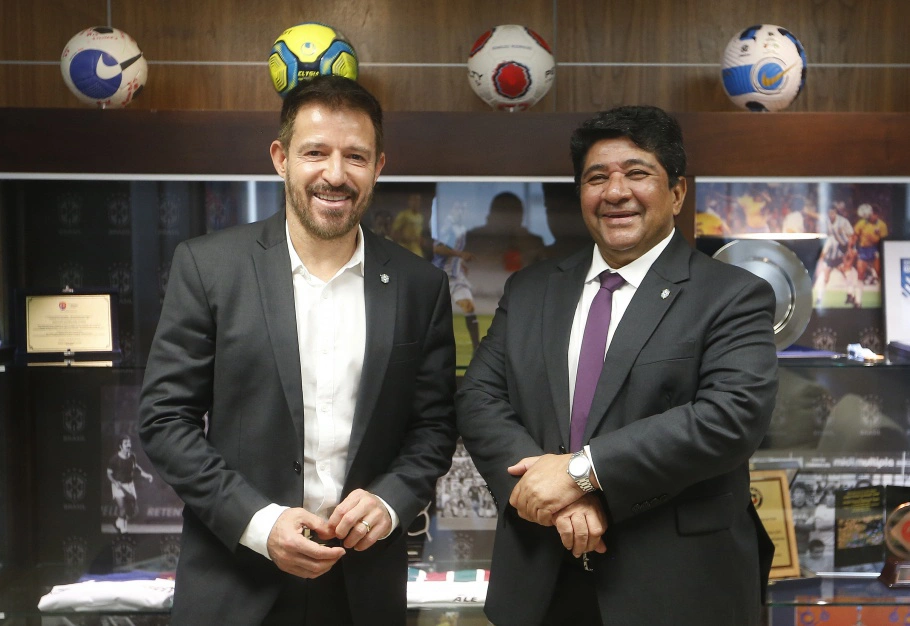 O presidente da CBF, Ednaldo Rodrigues, e o treinador Ramon Menezes