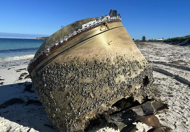 Objeto cilíndrico encontrado em praia na Austrália