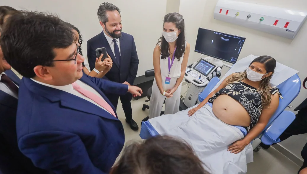 Paciente sendo atendida na nova maternidade