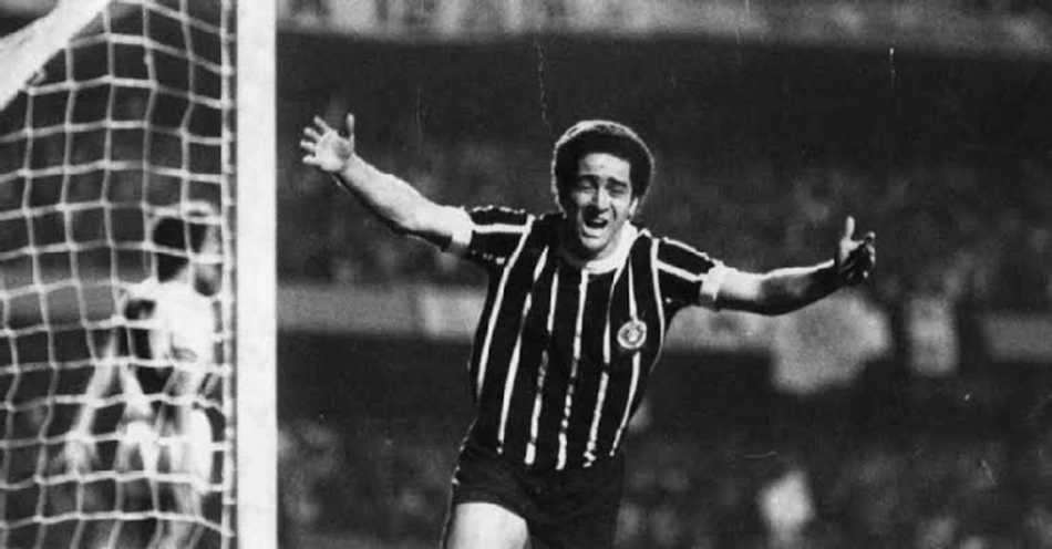 Palhinha, atuando com a blusa do Corinthians