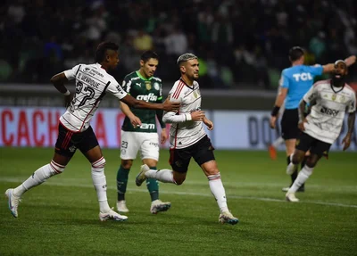 Palmeiras e Flamengo empatam em 1 a 1 no Allianz Parque