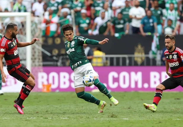 Palmeiras e Flamengo se enfrentam neste sábado (8)