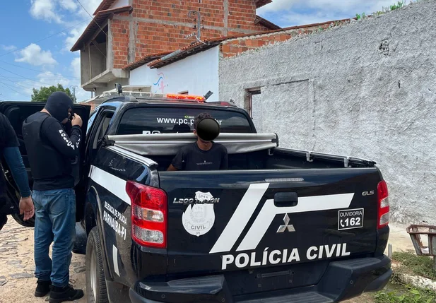 Polícia cumpriu quatro mandados de busca e apreensão no Bairro Don Rufino, na cidade de Parnaíba (PI).