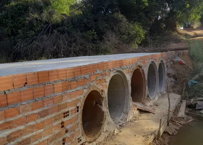 Ponte construída pela população