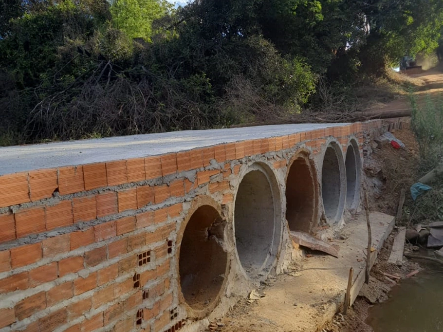 Ponte construída pela população