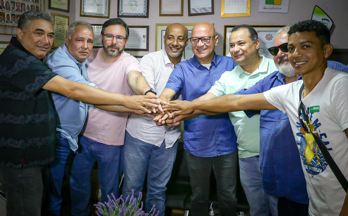 Pré-candidatos do Patriotas ao lado do pré-candidato Franzé Silva e do deputado Evaldo Gomes