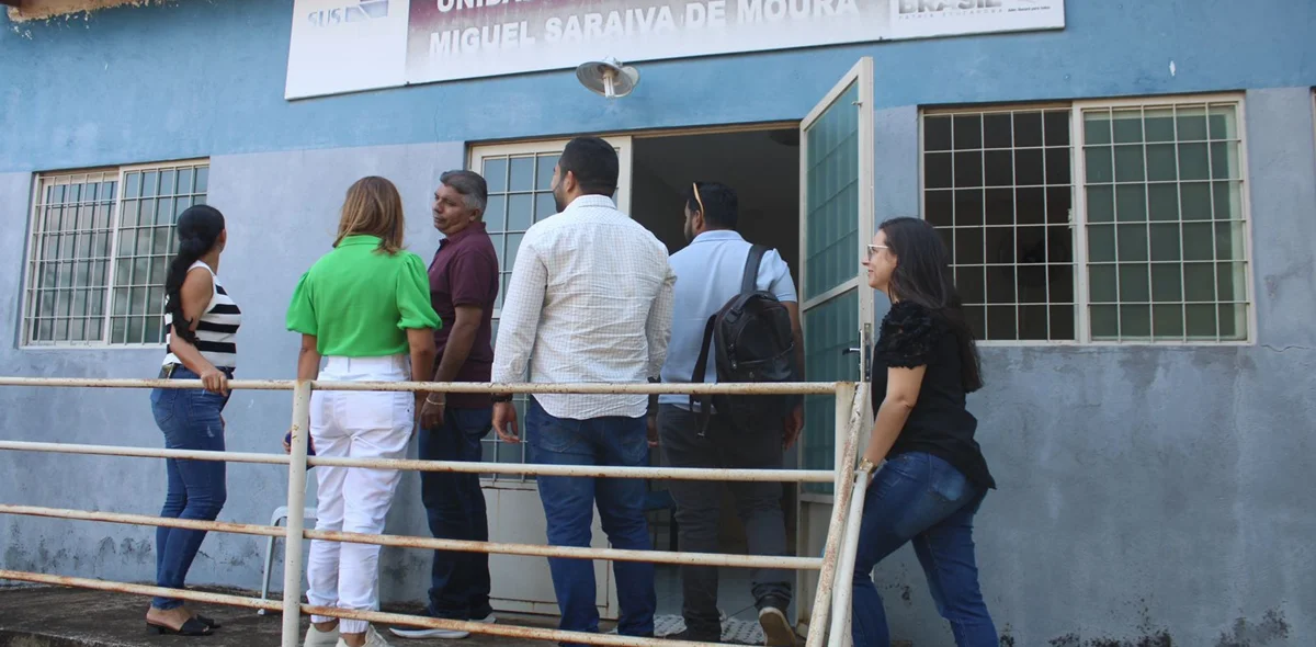 Prefeito do município de Nossa Senhora de Nazaré visitando UBS