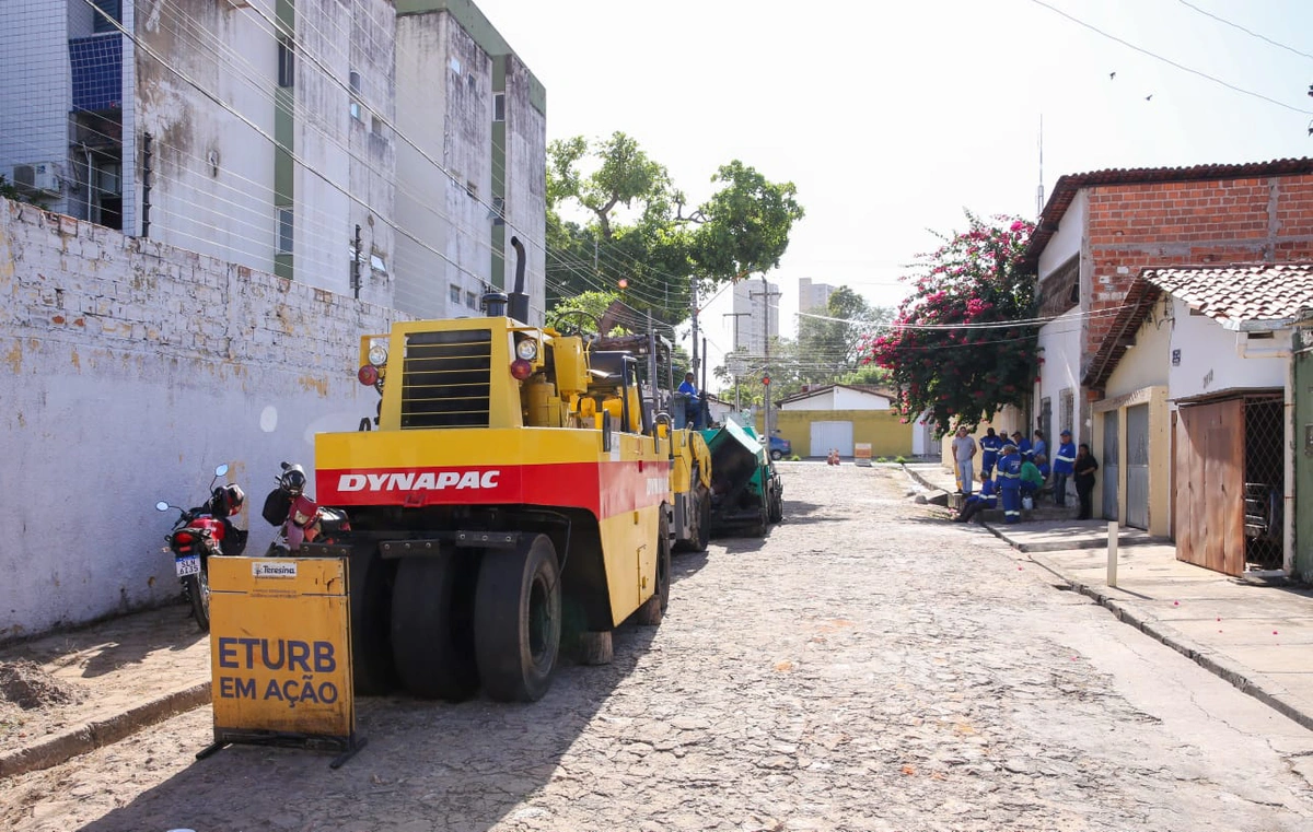Prefeito Dr. Pessoa dá início ao programa de asfaltamento das ruas onde moram cadeirantes