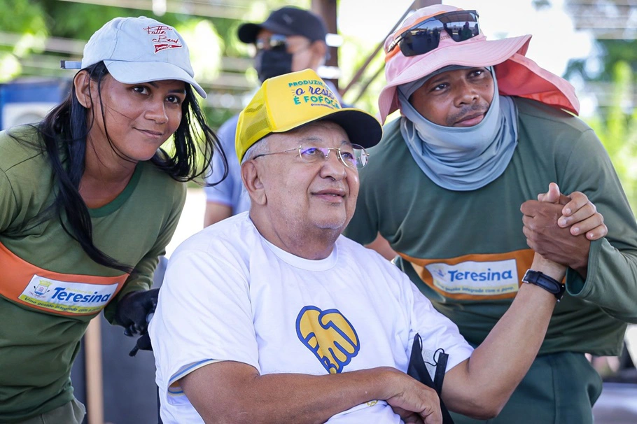 Prefeito Dr. Pessoa e colaboradores do Mutirão da Limpeza