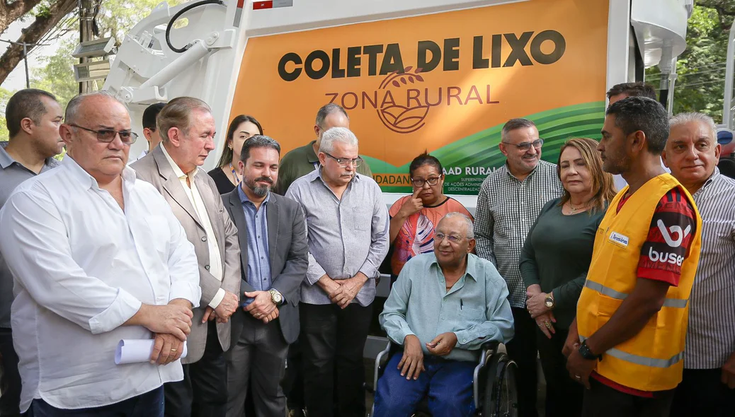 Prefeito Dr. Pessoa realizou a entrega dos caminhões compactadores