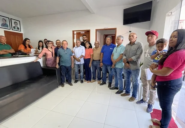 Prefeito Dr. Wagner Coelho realiza entrega de Certidões de Regularização e Legitimação Fundiária em Uruçuí