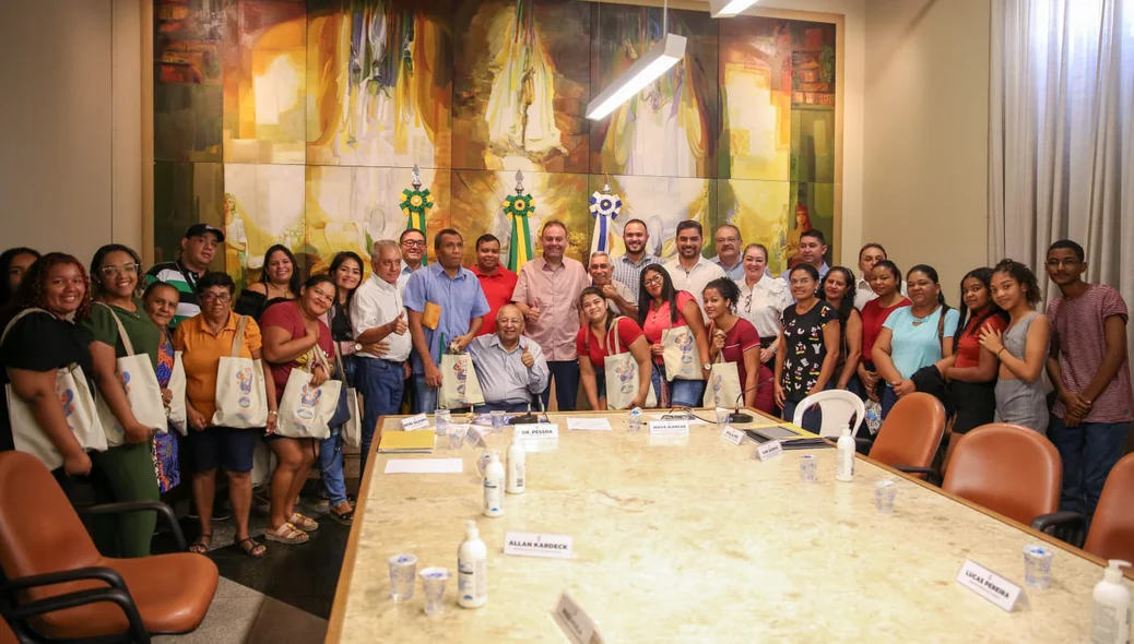 Prefeito recebeu hoje moradores do residencial Firmino Filho