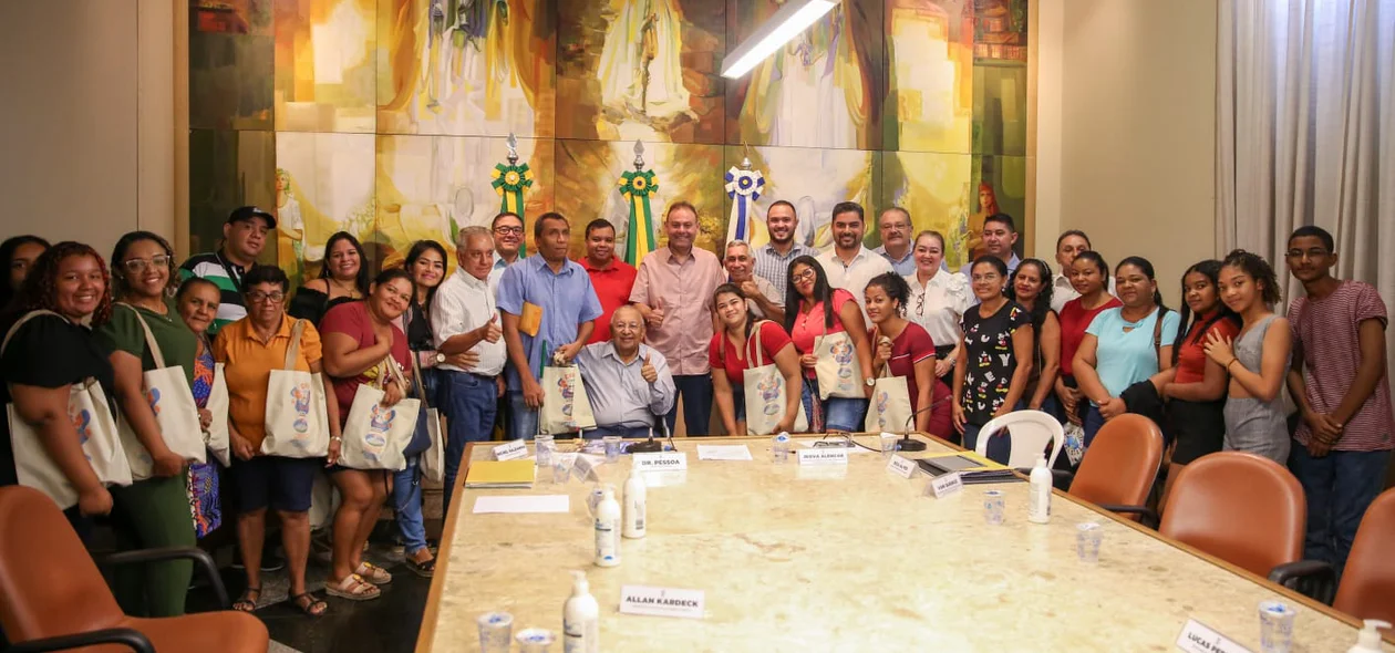 Prefeito recebeu hoje moradores do residencial Firmino Filho