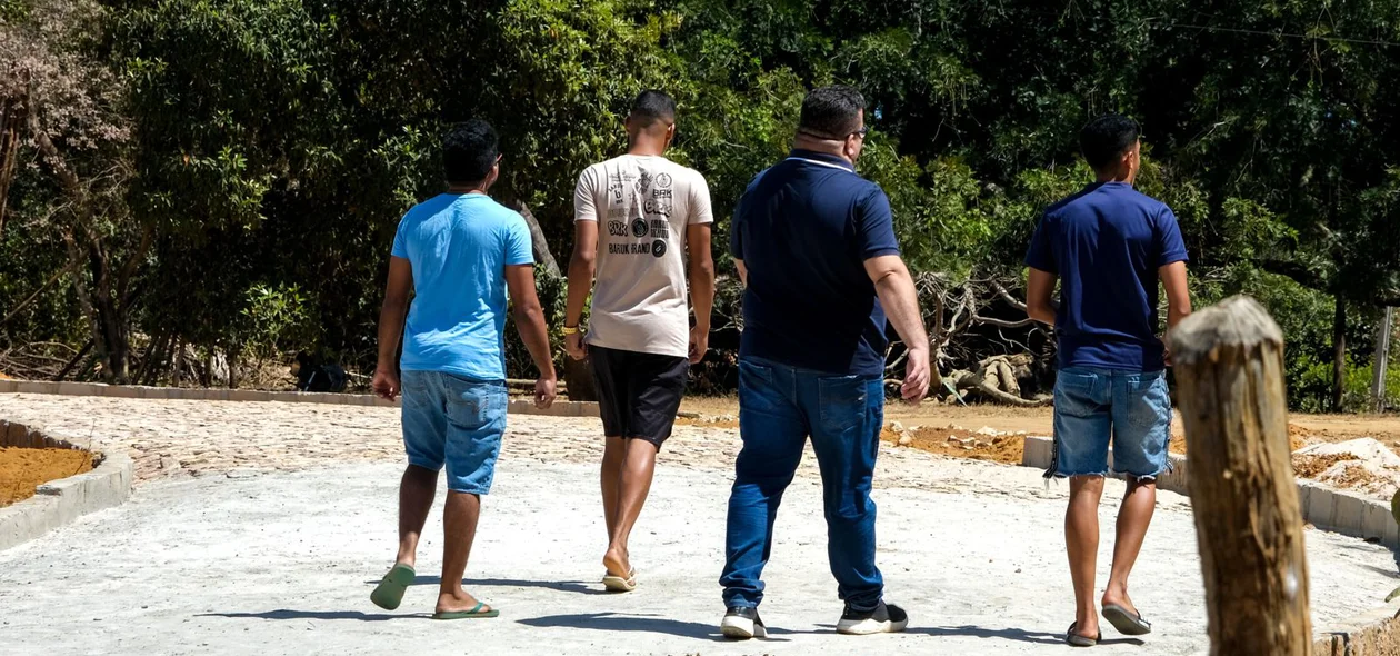 Prefeito Saulo Trajano visitou a obra