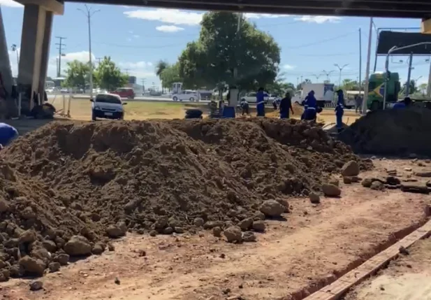 Prefeitura acelera obra de urbanização na rotatória da Avenida Miguel Rosa
