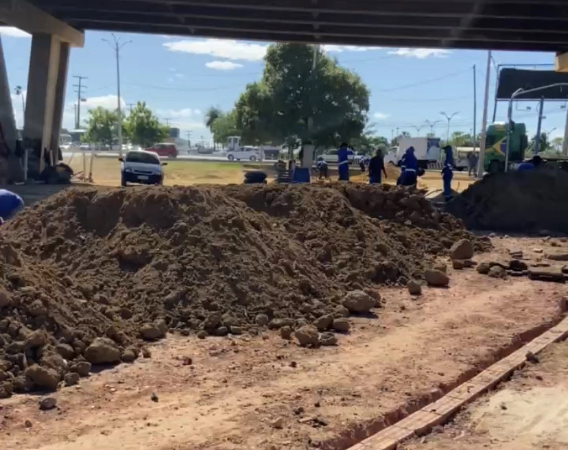Prefeitura acelera obra de urbanização na rotatória da Avenida Miguel Rosa