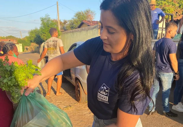 Prefeitura de Oeiras distribui kits de alimentos