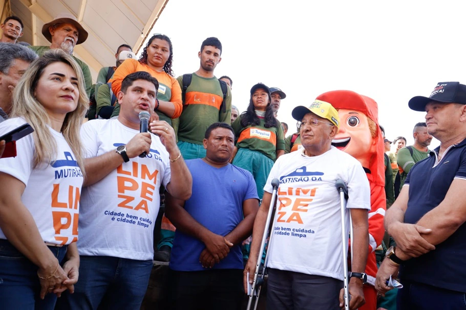 Prefeitura de Teresina realiza multirão de limpeza na zona leste