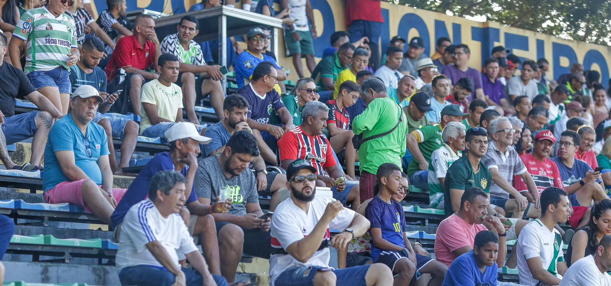 Público presente na partida entre Altos e América-RN