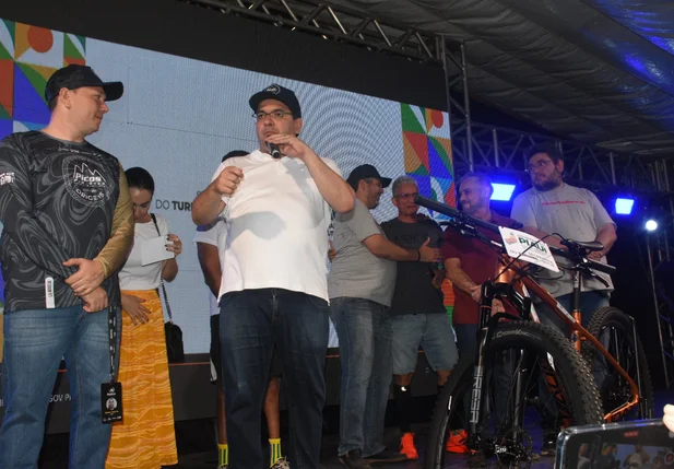 Rafael Fonteles prestigia 11ª edição do Picos Pro Race