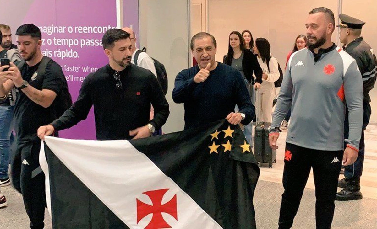 Ramón Díaz chegou ao Rio de Janeiro para assinar com o Vasco
