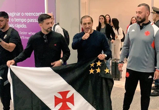 Ramón Díaz chegou ao Rio de Janeiro para assinar com o Vasco
