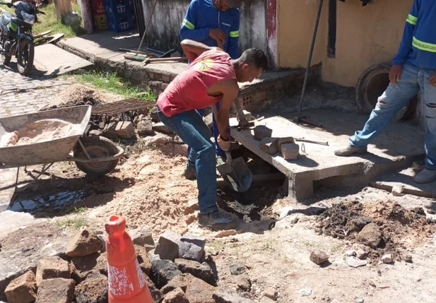 Reparo de sarjeta no bairro Dagmar Mazza