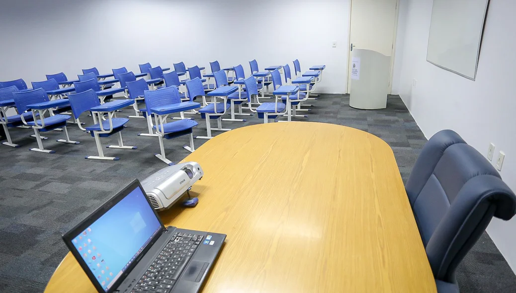 Sala da Escola do Legislativo Vereador Firmino Filho
