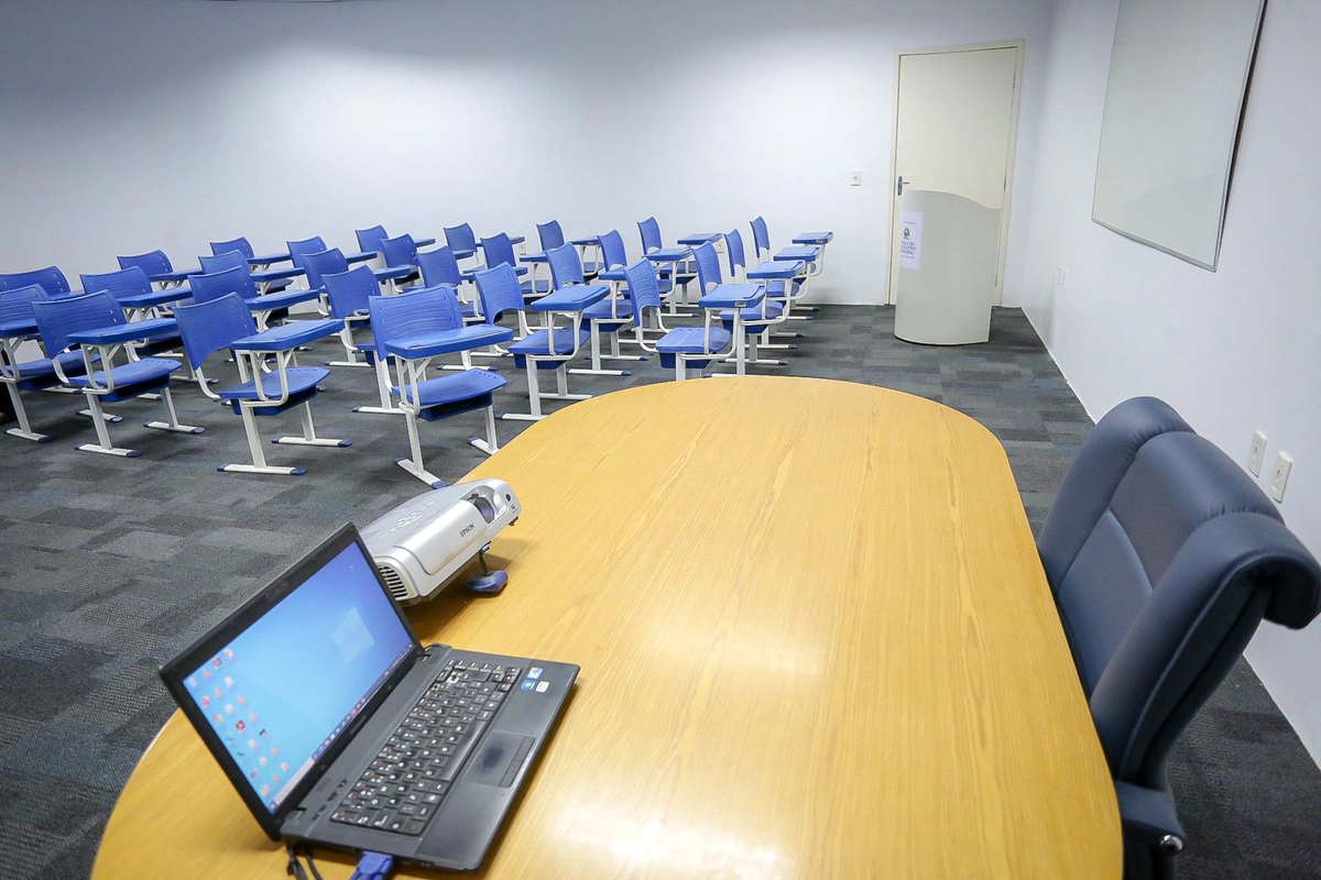 Sala da Escola do Legislativo Vereador Firmino Filho