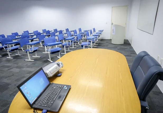 Sala da Escola do Legislativo Vereador Firmino Filho