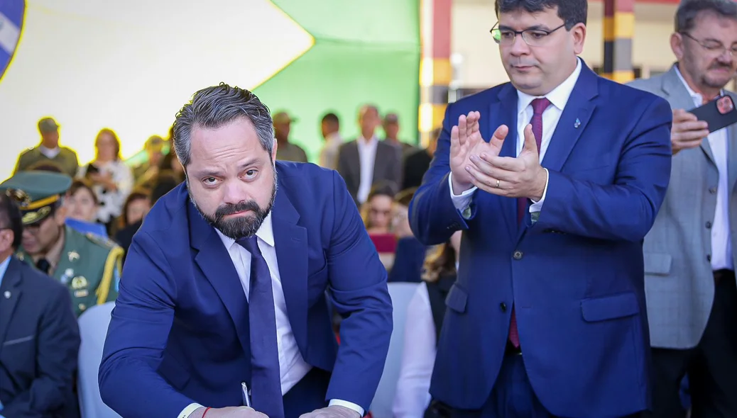 Secretário Marcelo Nolleto assina promoção de oficiais e praças dos Bombeiros