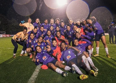 Seleção durante treino preparatório para a Copa do Mundo de futebol feminino