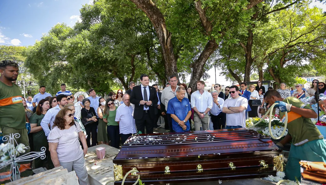 Sepultamento aconteceu no Cemitério São José, zona norte de Teresina