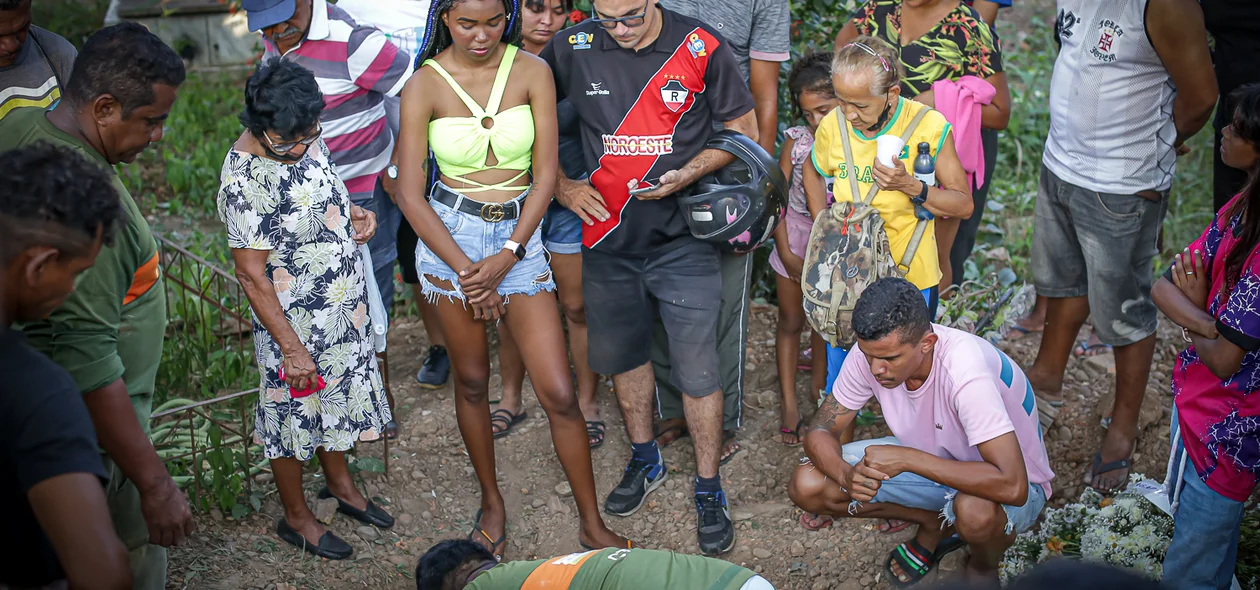 Sepultamento do ex-zagueiro Índio