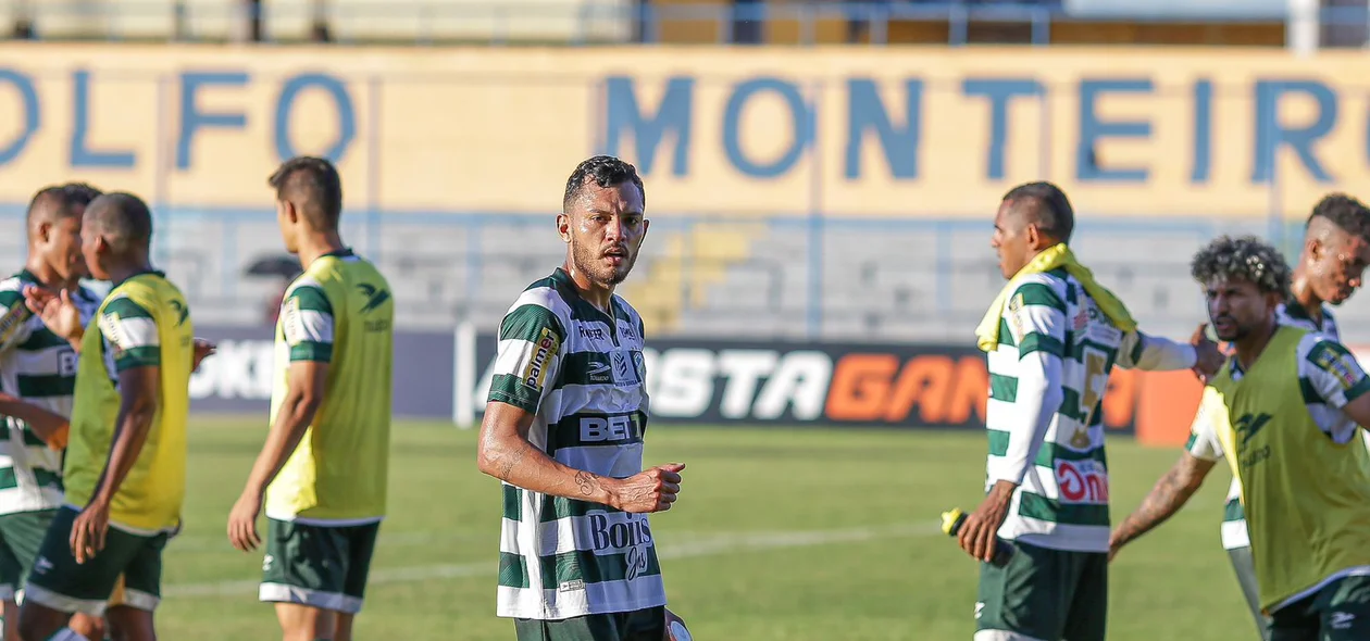 Tibiri comemorando gol contra o América-RN