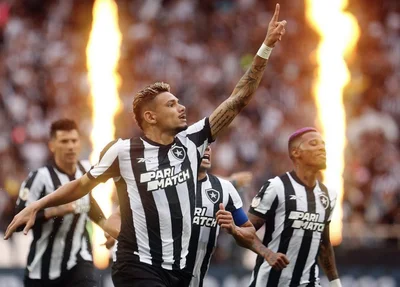 Tiquinho Soares marcou duas vezes na vitória do Botafogo