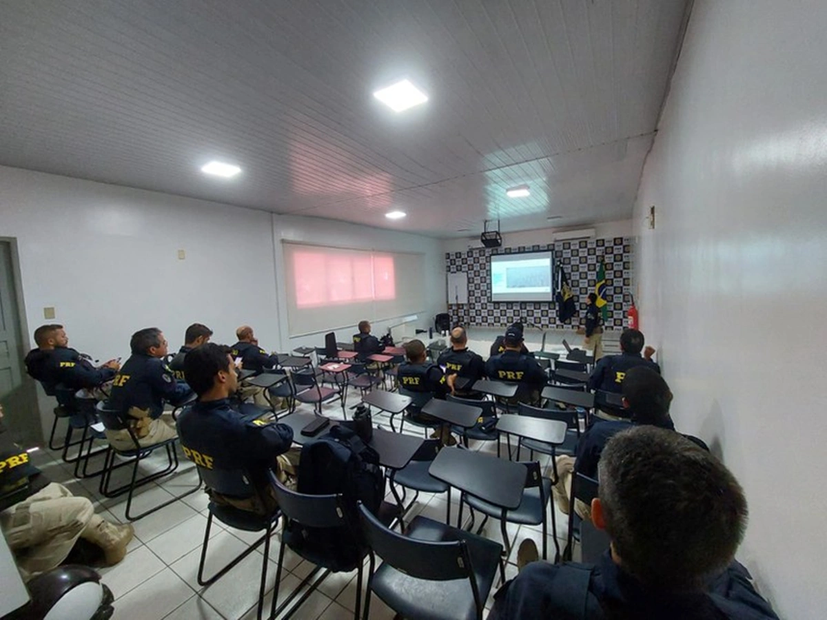 Treinamento da PRF para fiscalização de combustíveis
