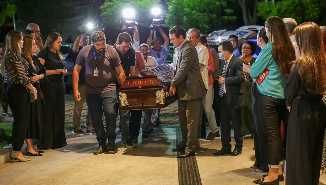 Velório do jurista Celso Barros Coelho aconteceu na sede da OAB-PI