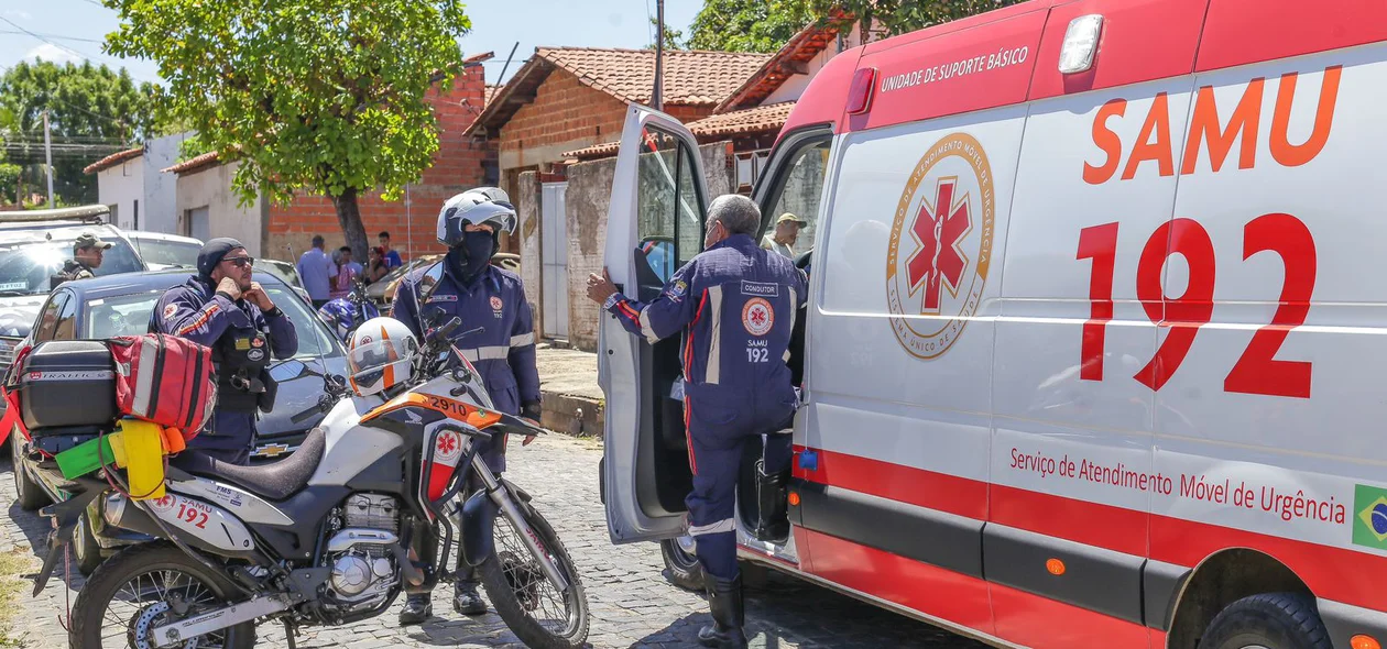 Vítima foi levada pela equipe do Samu
