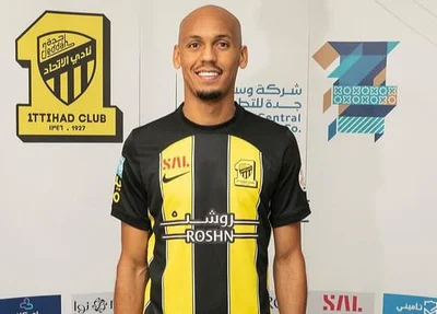 Volante Fabinho, ex-Liverpool, é anunciado pelo futebol árabe