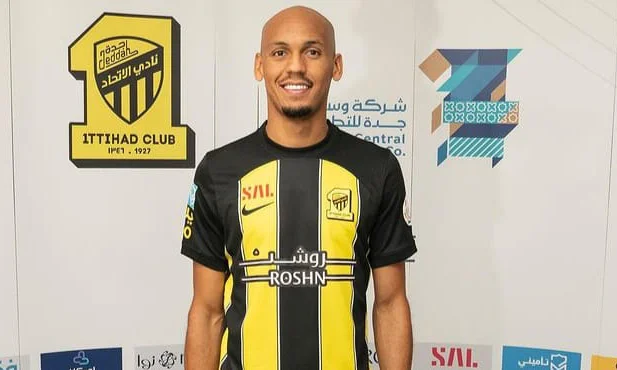 Volante Fabinho, ex-Liverpool, é anunciado pelo futebol árabe