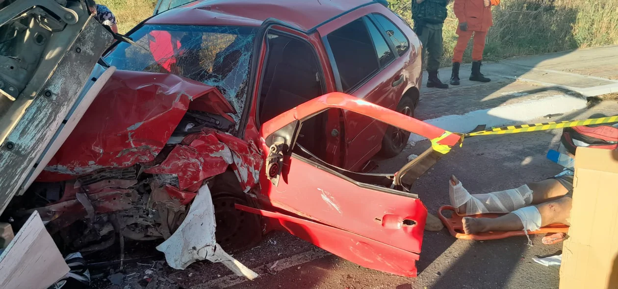 Volkswagen Gol ficou totalmente destruído