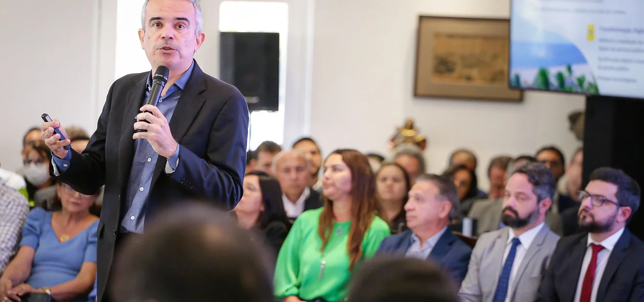 Washington Bonfim durante solenidade de lançamento dos programas
