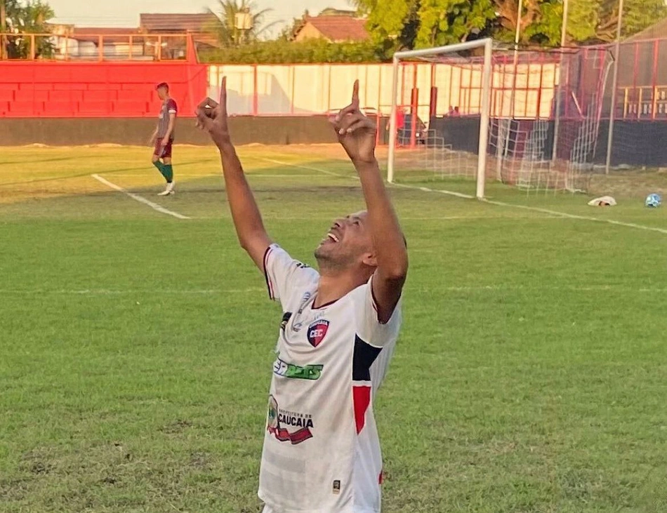 Zazá comemora gol em cima do Fluminense-PI