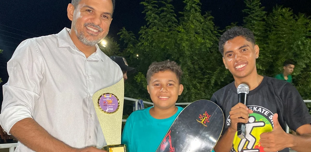A noite trouxe animação aos moradores da cidade