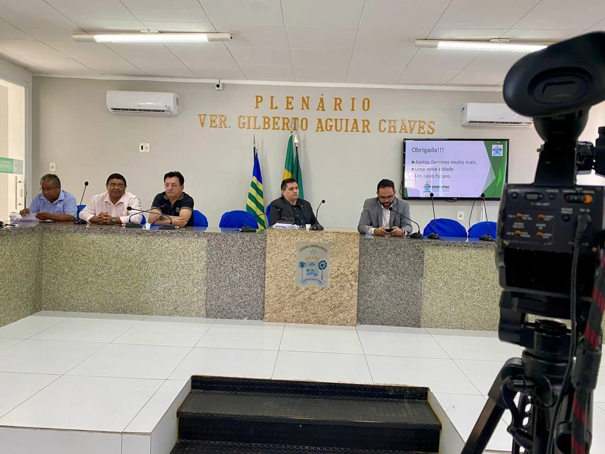 A Prefeitura de Esperantina convidou todos os interessados a participar e a acompanhar a transmissão ao vivo