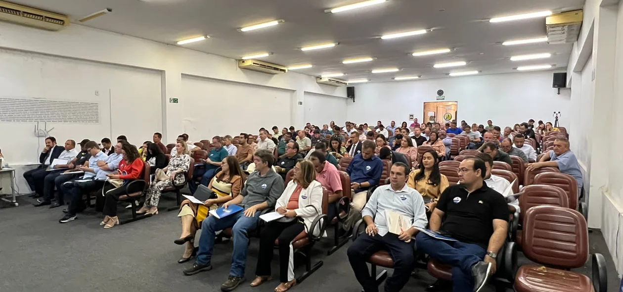 A reunião teve como objetivo debater importantes temas municipalistas