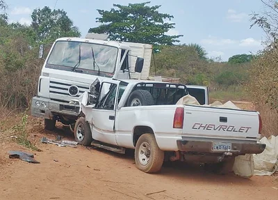 Acidente entre carro e caminhão deixa o irmão de Valdeci Cavalcante morto