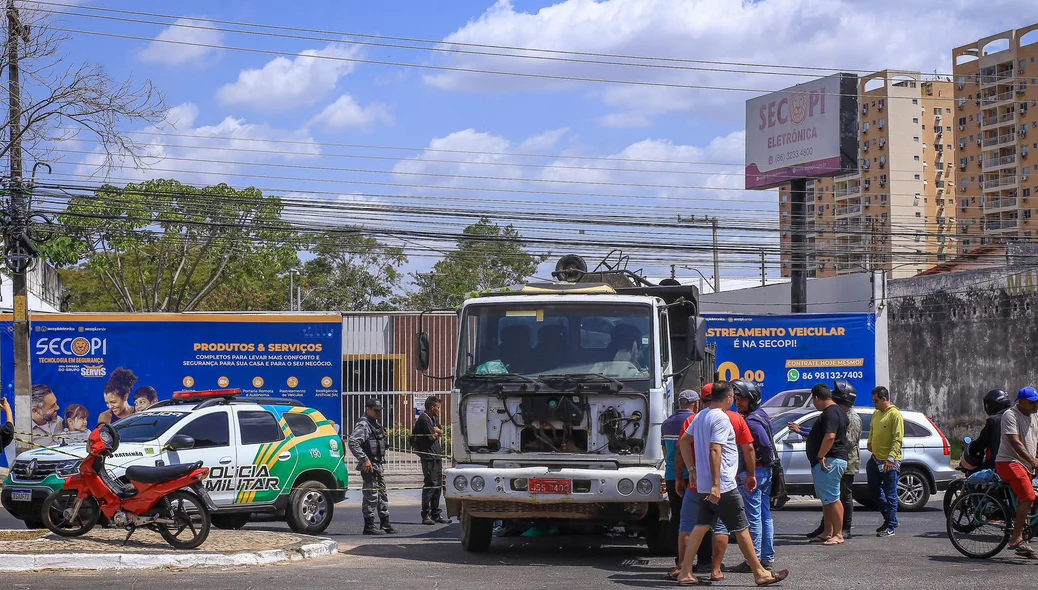 Acidente registrado na Avenida Universitária, zona leste de Teresina